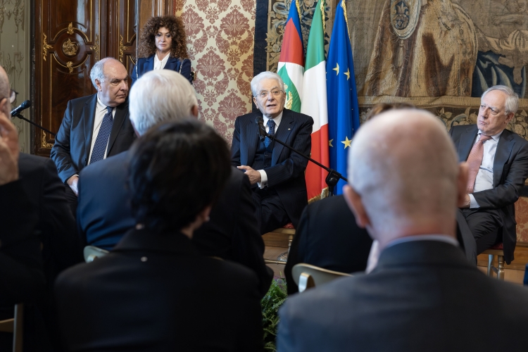 Il Presidente della Repubblica Sergio Mattarella con Gianfranco Giuliani,Presidente di CASAGIT e una delegazione,in occasionedei 50 anni di attività
