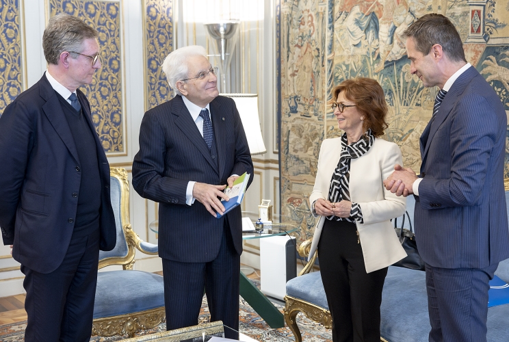 Il Presidente Sergio Mattarella nel corso dell'incontro con Elisabetta Oliveri, Presidente di ASPI, accompagnata da Roberto Tomasi e da Riccardo Pugnalin, rispettivamente Amministratore Delegato e Direttore Affari Istituzionali, Relazioni Esterne, Comunicazione e Marketing di ASPI
