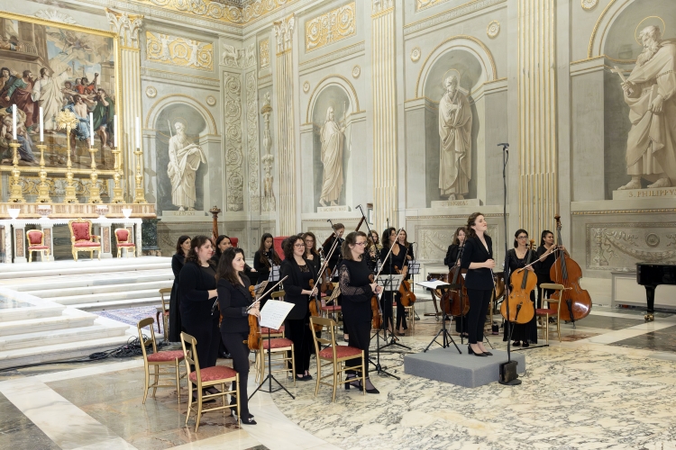 Il Presidente della Repubblica Sergio Mattarella ha assistito al Concerto nella Cappella Paolina del Quirinale,in occasione dell'8 marzo,dell'Orchestra femminile Olimpia diretta da Francesca Perrotta, al pianoforte Roberta Pandolfi 
