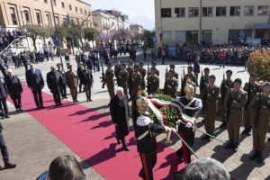 Il Presidente della Repubblica Sergio Mattarella depone una corona d’alloro, presso il Monumento ai Caduti, in occasione della cerimonia commemorativa dell’ottantesimo anniversario della distruzione della città di Cassino
