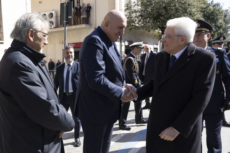 Il Presidente della Repubblica Sergio Mattarella a Cassino, accolto da Guido Crosetto, Ministro della difesa-Rappresentante di Governo, e da Francesco Rocca, Presidente della Regione Lazio, in occasione della cerimonia commemorativa dell’ottantesimo anniversario della distruzione della città di Cassino
