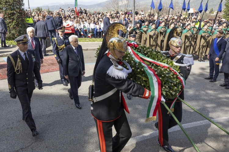 Il Presidente della Repubblica Sergio Mattarella depone una corona d’alloro presso il Monumento a Don Giuseppe Morosini