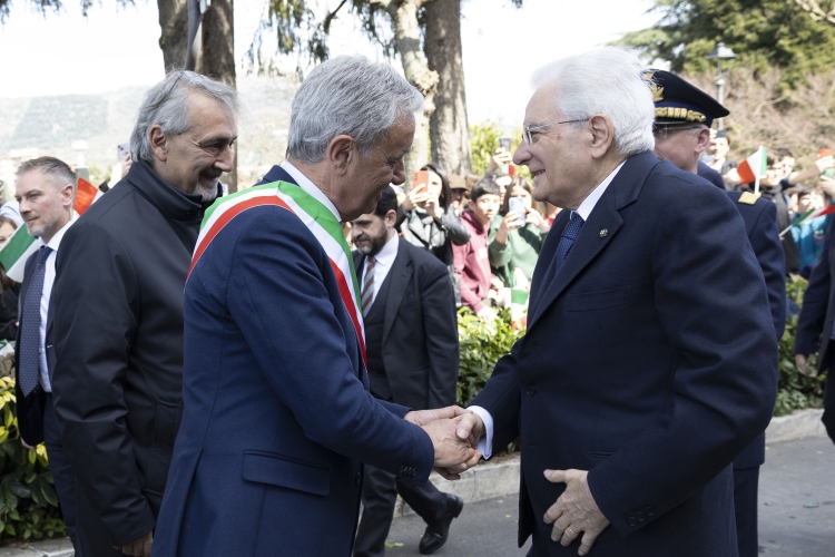Il Presidente della Repubblica Sergio Mattarella accolto da Piergianni Fiorletta, Sindaco di Ferentino 
