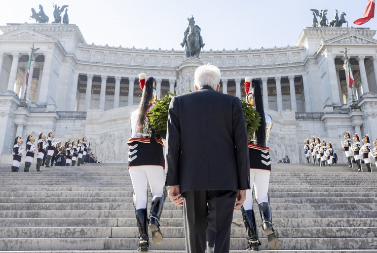 Il Presidente Sergio Mattarella in occasione della deposizione di una corona d’alloro sulla Tomba del Milite Ignoto, nella ricorrenza della Giornata dell’Unità Nazionale