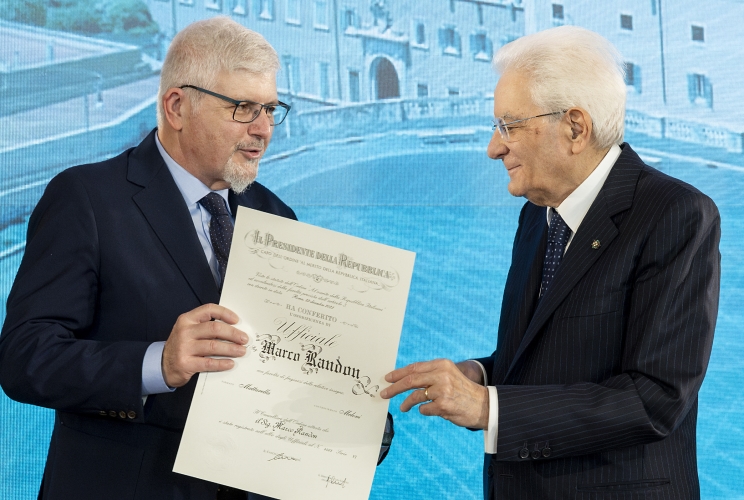 Il Presidente Sergio Mattarella consegna l'onorificenza di Ufficiale dell'Ordine al merito della Repubblica Italiana a Marco Randon, conferita motu proprio