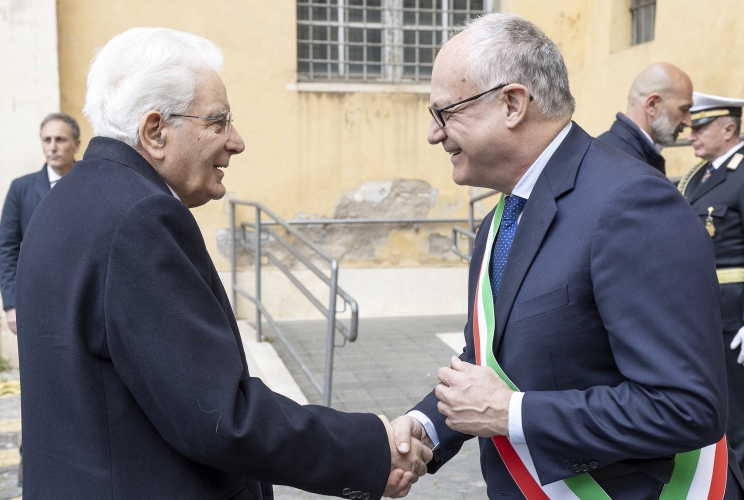 Il Presidente Sergio Mattarella accolto dal Sindaco di Roma Roberto Gualtieri al suo arrivo al Campidoglio, in occasione del convegno promosso nel 150° anniversario della nascita di Luigi Einaudi