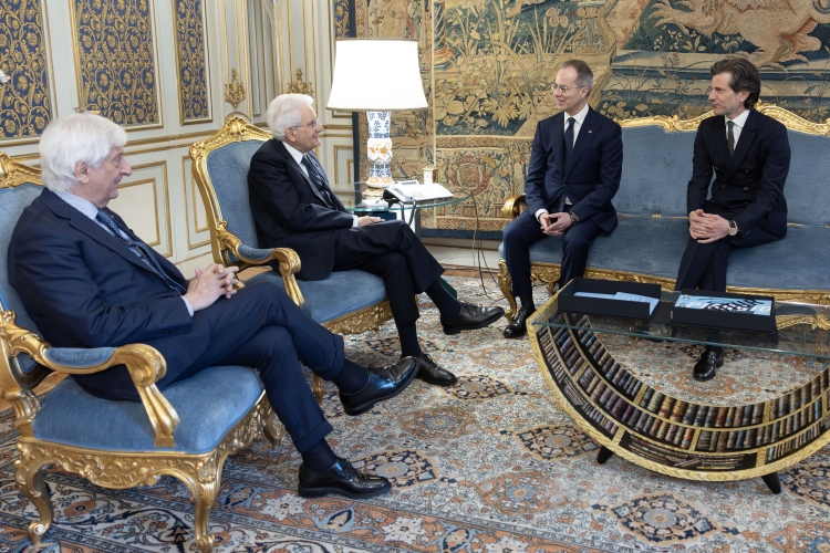 Il Presidente della Repubblica Sergio Mattarella con Matteo Colaninno e Dott. Michele Colaninno, rispettivamente Presidente esecutivo e Amministratore Delegato – CEO di Piaggio Group, in occasione del 140° anniversario di fondazione dell’azienda
