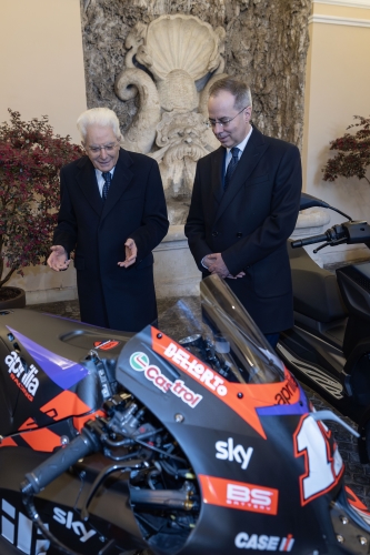 Il Presidente della Repubblica Sergio Mattarella con Matteo Colaninno Presidente esecutivo Piaggio Group, in occasione del 140° anniversario di fondazione dell’azienda
