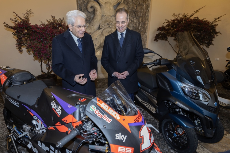 Il Presidente della Repubblica Sergio Mattarella con Matteo Colaninno Presidente esecutivo Piaggio Group, in occasione del 140° anniversario di fondazione dell’azienda
