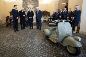 Intervento del Presidente Mattarella alla presentazione di alcuni veicoli che hanno rappresentato la storia industriale di Piaggio, in occasione del 140° anniversario di fondazione dell’azienda