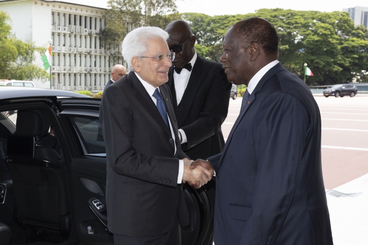 Il Presidente della Repubblica Sergio Mattarella, a Palazzo Presidenziale, accolto da Alassane Ouattara, Presidente della Repubblica della Costa d’Avorio, in occasione della visita Ufficiale


