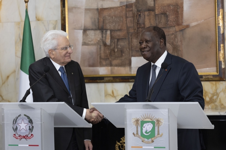 Il Presidente della Repubblica Sergio Mattarella con Alassane Ouattara, Presidente della Repubblica della Costa d’Avorio, nel corso delle dichiarazioni alla stampa

