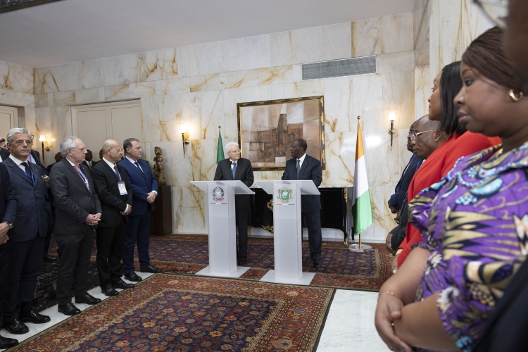 Il Presidente della Repubblica Sergio Mattarella con Alassane Ouattara, Presidente della Repubblica della Costa d’Avorio, nel corso delle dichiarazioni alla stampa

