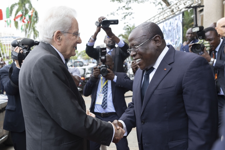Il Presidente della Repubblica Sergio Mattarella al Municipio del Distretto di Abidjan,accolto  da Ibrahim Cissé Bacongo,Ministro Governatore del Distretto d’Abidjan
