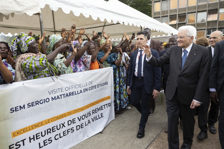 Il Presidente della Repubblica Sergio Mattarella durante la cerimonia di consegna delle Chiavi del distretto di Abidjan

