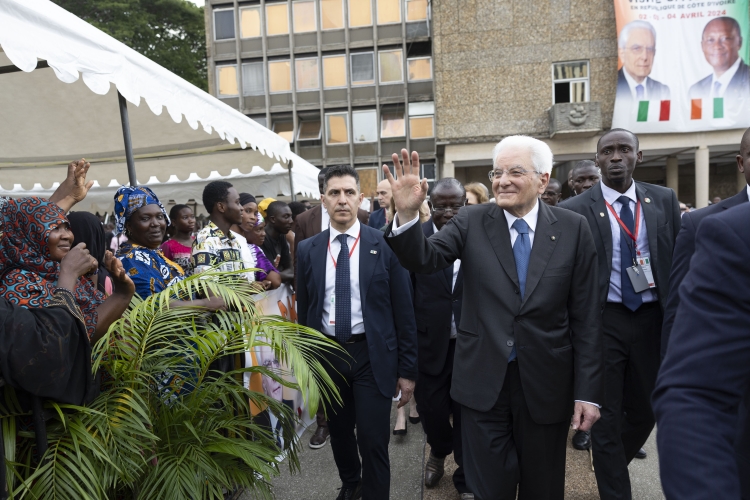 Il Presidente della Repubblica Sergio Mattarella durante la cerimonia di consegna delle Chiavi del distretto di Abidjan
