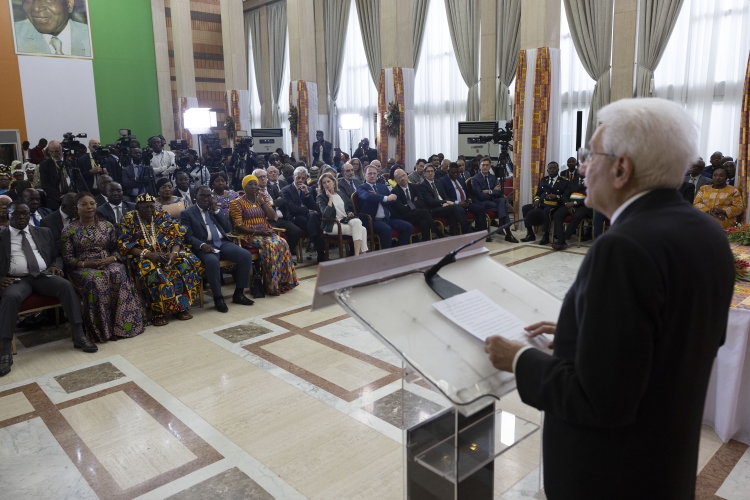 Il Presidente della Repubblica Sergio Mattarella durante la cerimonia di consegna delle Chiavi del distretto di Abidjan

