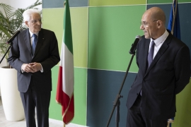 Il Presidente della Repubblica Sergio Mattarella saluta il personale dell’Ambasciata d’Italia ad Abidjan