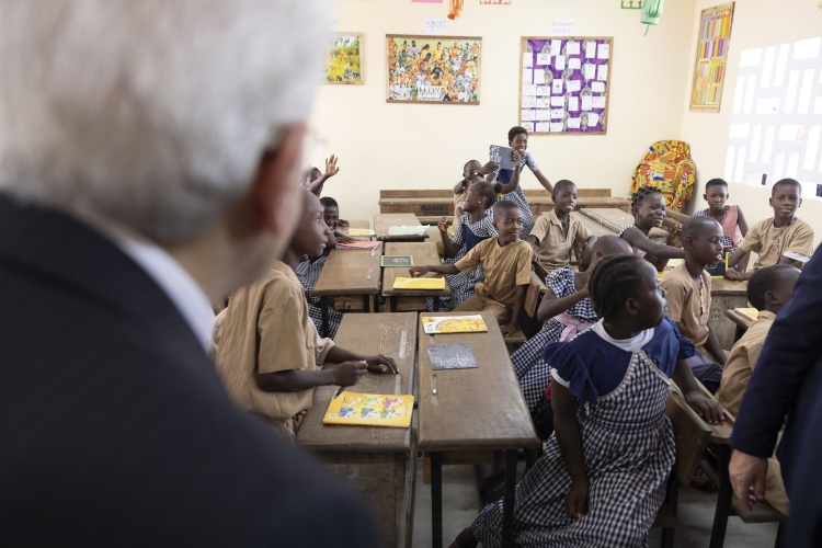 Il Presidente della Repubblica Sergio Mattarella al Complesso scolastico del Canale di Vridi 
