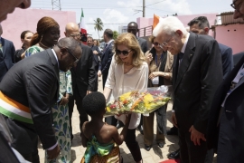 Il Presidente della Repubblica Sergio Mattarella e la Sig.ra Laura al Complesso scolastico del Canale di Vridi 
