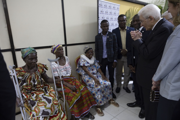 Il Presidente della Repubblica Sergio Mattarella e la Sig.ra Laura sono alla “Casa della Comunità” di Sant’Egidio
