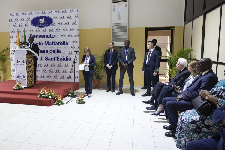 Il Presidente della Repubblica Sergio Mattarella e la Sig.ra Laura sono alla “Casa della Comunità” di Sant’Egidio 