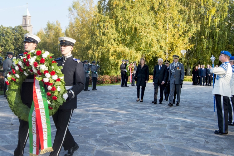 Il Presidente Sergio Mattarella al Cimitero Monumentale di Hietaniemi 