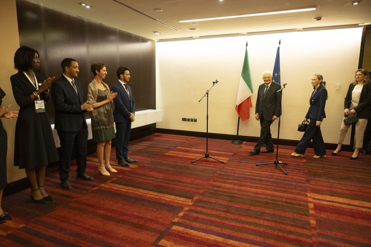 Il Presidente della Repubblica Sergio Mattarella saluta il personale dell’Ambasciata d’Italia ad Accra
