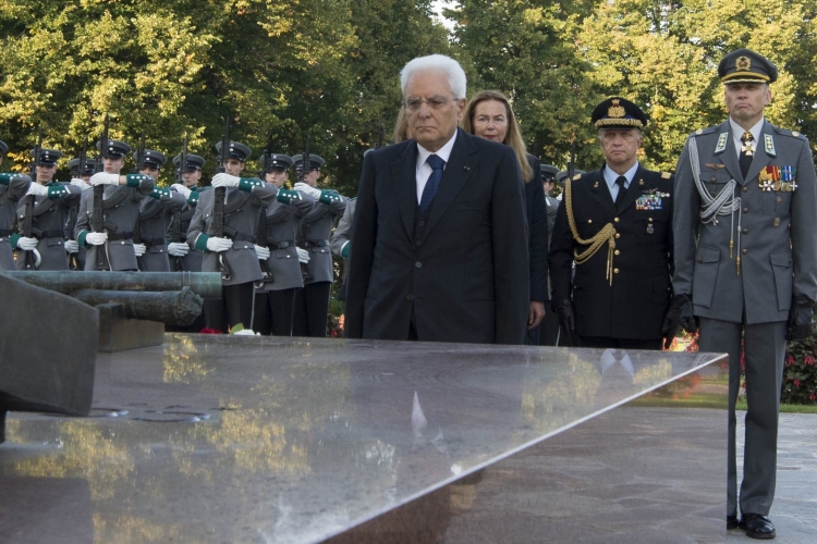 Il Presidente Sergio Mattarella al Cimitero Monumentale di Hietaniemi 