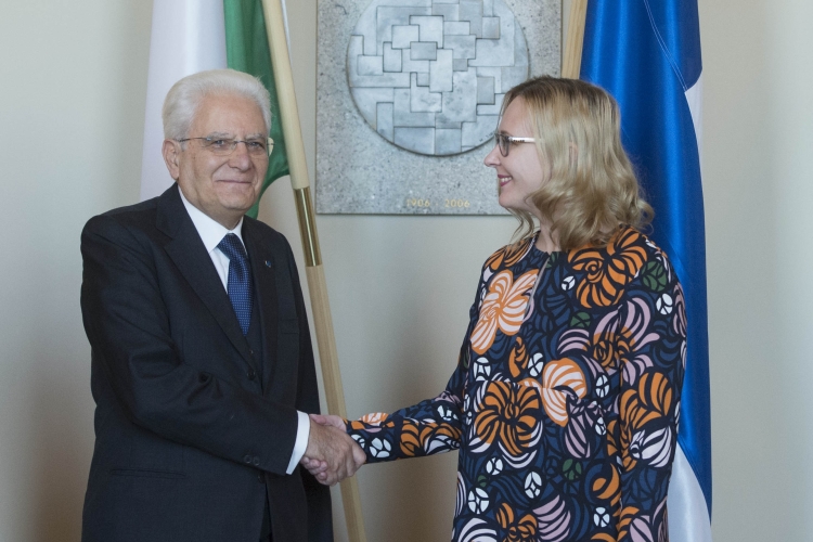 Il Presidente Sergio Mattarella con la Presidente del Parlamento Maria Lohela 