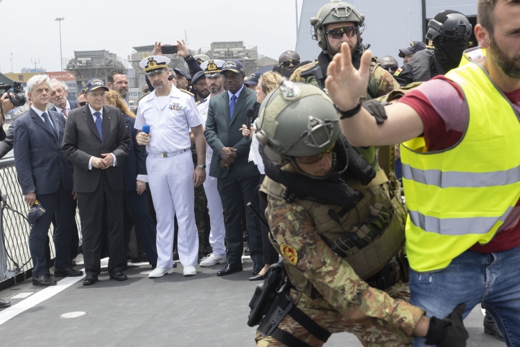 Il Presidente della Repubblica Sergio Mattarella visita Nave Bettica
