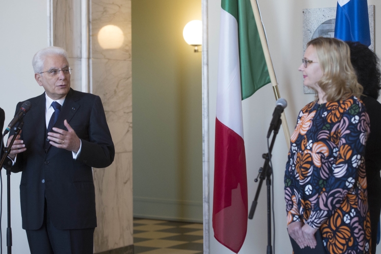 Il Presidente Sergio Mattarella con la Presidente del Parlamento Maria Lohela