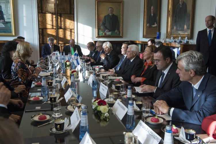 Il Presidente Sergio Mattarella nel corso dei colloqui con la Presidente del Parlamento 