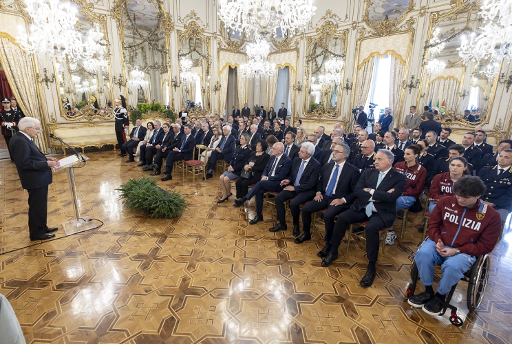 Il Presidente Sergio Mattarella rivolge il suo indirizzo di saluto in occasione dell'incontro con una rappresentanza della Polizia di Stato, nel 172° anniversario della sua costituzione