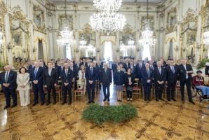 Il Presidente Sergio Mattarella al termine dell'incontro con una rappresentanza della Polizia di Stato, nel 172° anniversario della sua costituzione