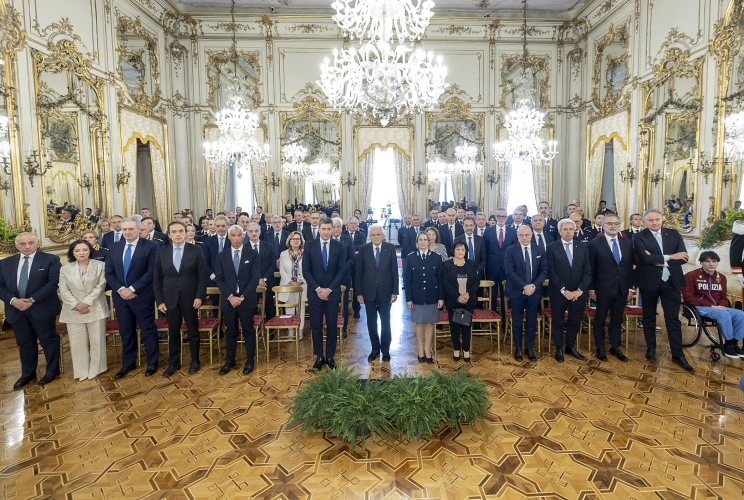 Il Presidente Sergio Mattarella al termine dell'incontro con una rappresentanza della Polizia di Stato, nel 172° anniversario della sua costituzione