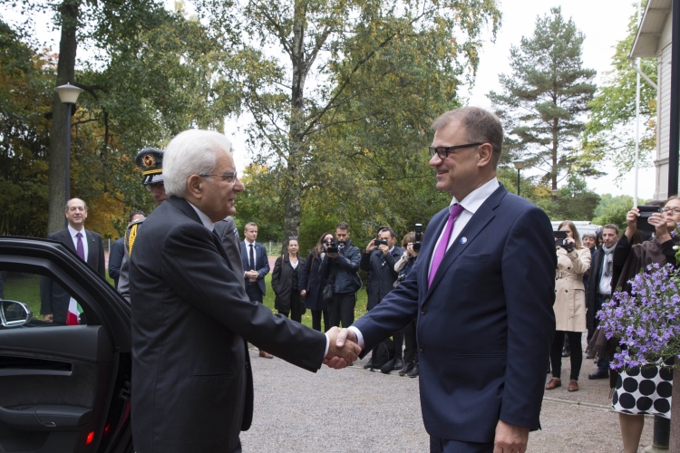Il Presidente della Repubblica Sergio Mattarella accolto dal Primo Ministro finlandese Juha Sipilä