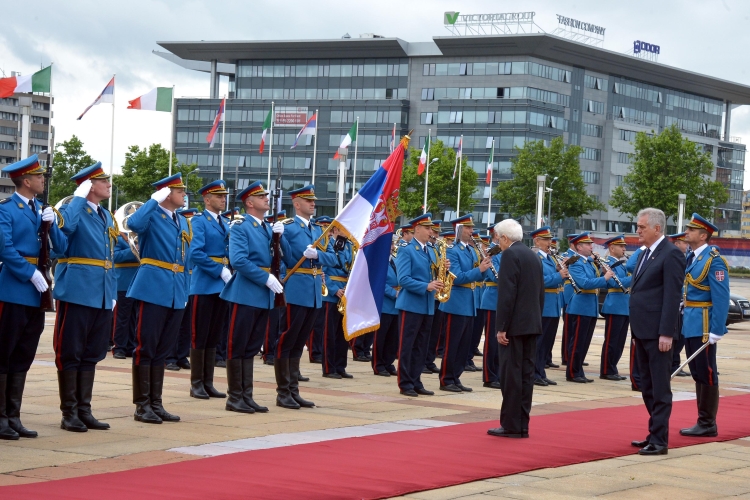 Il Presidente Sergio Mattarella accolto dal Presidente della Repubblica di Serbia, Tomislav Nikolic