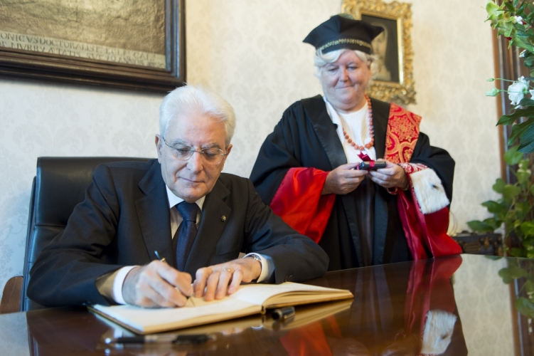 Il Presidente Sergio Mattarella con il Magnifico Rettore Maria Del Zompo