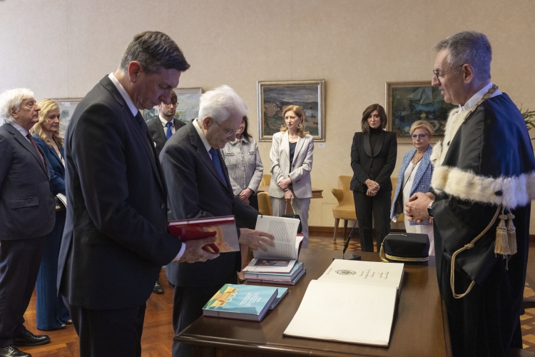 Il Presidente della Repubblica Sergio Mattarella all’ Università degli Studi di Trieste, con Borut Pahor, Presidente emerito della Repubblica di Slovenia, in occasione della cerimonia di conferimento della Laurea magistrale Honoris causa in Giurisprudenza
