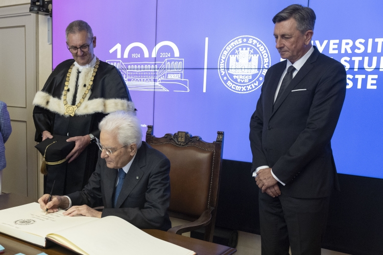 Il Presidente della Repubblica Sergio Mattarella all’ Università degli Studi di Trieste, con Borut Pahor, Presidente emerito della Repubblica di Slovenia, in occasione della cerimonia di conferimento della Laurea magistrale Honoris causa in Giurisprudenza