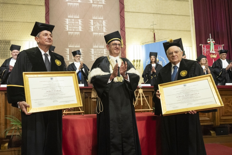 Il Presidente della Repubblica Sergio Mattarella all’ Università degli Studi di Trieste, con Borut Pahor, Presidente emerito della Repubblica di Slovenia, in occasione della cerimonia di conferimento della Laurea magistrale Honoris causa in Giurisprudenza

