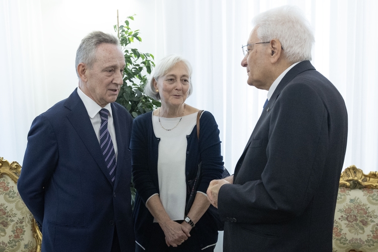 Il Presidente della Repubblica Sergio Mattarella con i figli di Vittorio Bachelet, in occasione della cerimonia di intitolazione della sede del Consiglio Superiore della  Magistratura
