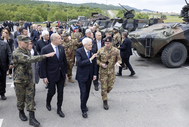 Il Presidente della Repubblica Sergio Mattarella e il Presidente della Repubblica di Bulgaria Rumen Radev  visitano la base militare di Novo Selo
