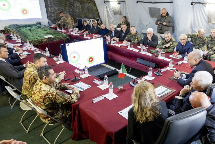 Il Presidente della Repubblica Sergio Mattarella e il Presidente della Repubblica di Bulgaria Rumen Radev  visitano la base militare di Novo Selo
