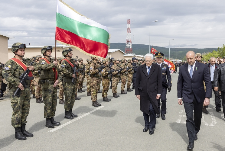 Il Presidente della Repubblica Sergio Mattarella e il Presidente della Repubblica di Bulgaria Rumen Radev  visitano la base militare di Novo Selo
