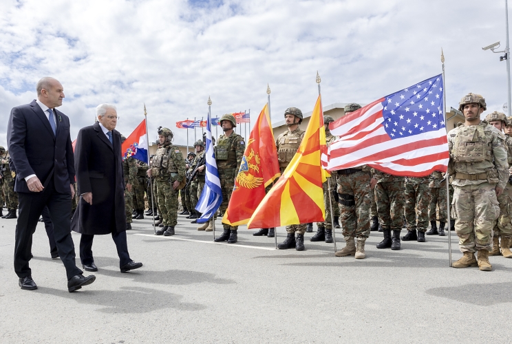 Il Presidente della Repubblica Sergio Mattarella e il Presidente della Repubblica di Bulgaria Rumen Radev  visitano la base militare di Novo Selo
