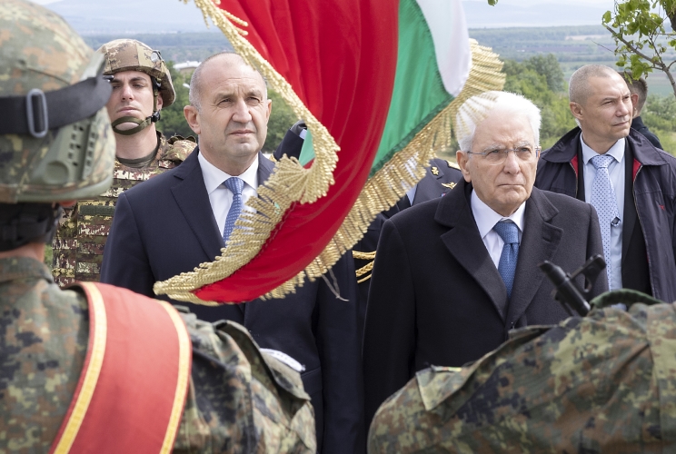 Il Presidente della Repubblica Sergio Mattarella e il Presidente della Repubblica di Bulgaria Rumen Radev  visitano la base militare di Novo Selo
