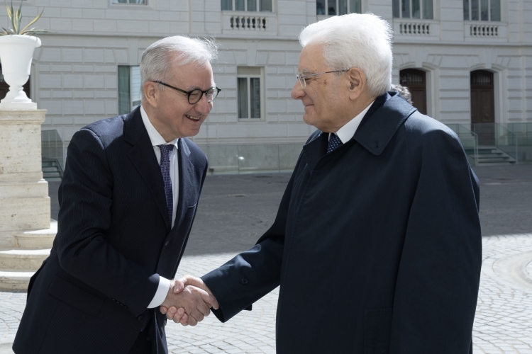 Il Presidente della Repubblica Sergio Mattarella a Palazzo Dante accolto da Alfredo Mantovano, Sottosegretario di Stato alla Presidenza del Consiglio dei Ministri, in occasione dell'inaugurazione dell'anno accademico 2024 della Scuola di formazione del Sistema di informazione per la sicurezza della Repubblica

