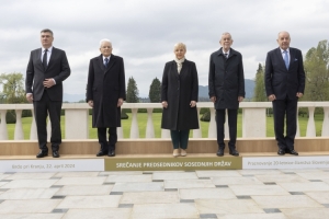 Il Presidente della Repubblica Sergio Mattarella al Castello di Brdo con Nataša Pirc Musar,  Presidente della Repubblica di Slovenia e i Capi di Stato di Ungheria, Croazia, Austria, in occasione del ventennale dell'adesione slovena all'Unione Europea
